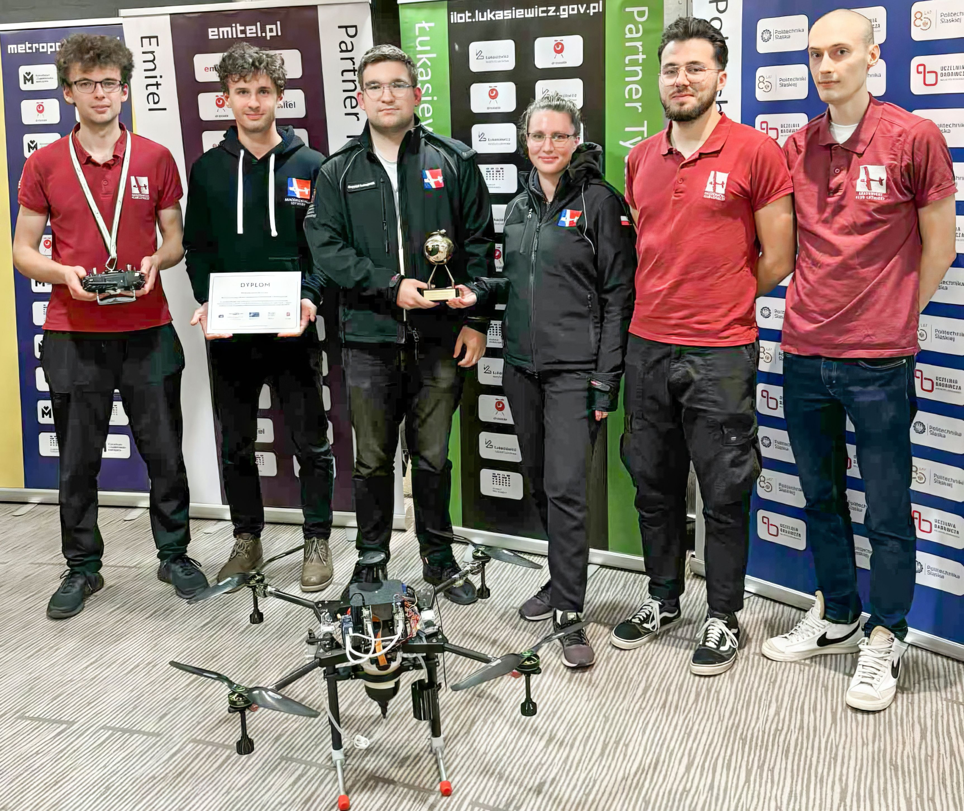 Studenci Politechniki Wrocławskiej zwyciężyli w projekcie dronów badających wodę