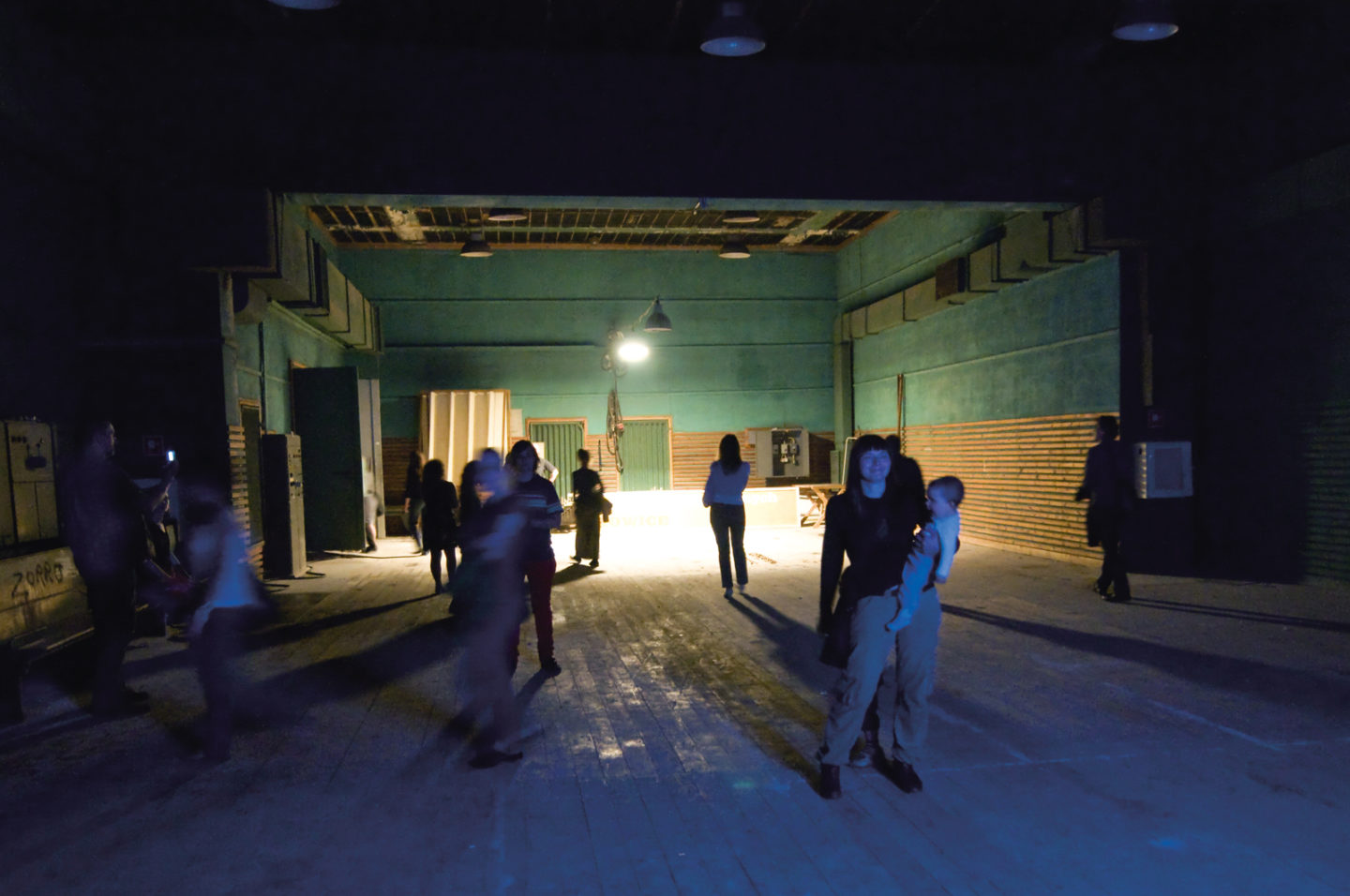 Art Transparent w terenie. Spacer z Niezbędnikiem Kulturalnym